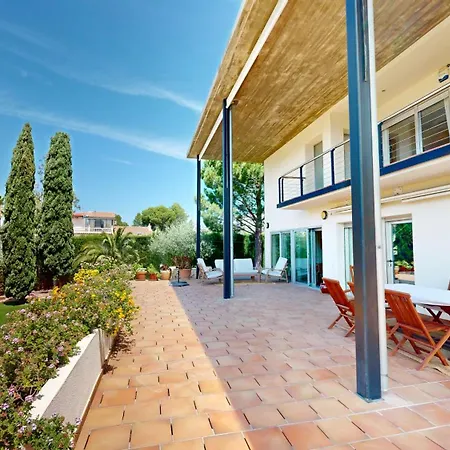 Gaudi Villa *